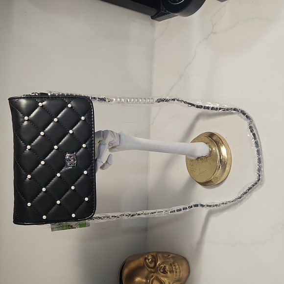 Badgley Mischka Vegan Crossbody NWT - Picture 2 of 8